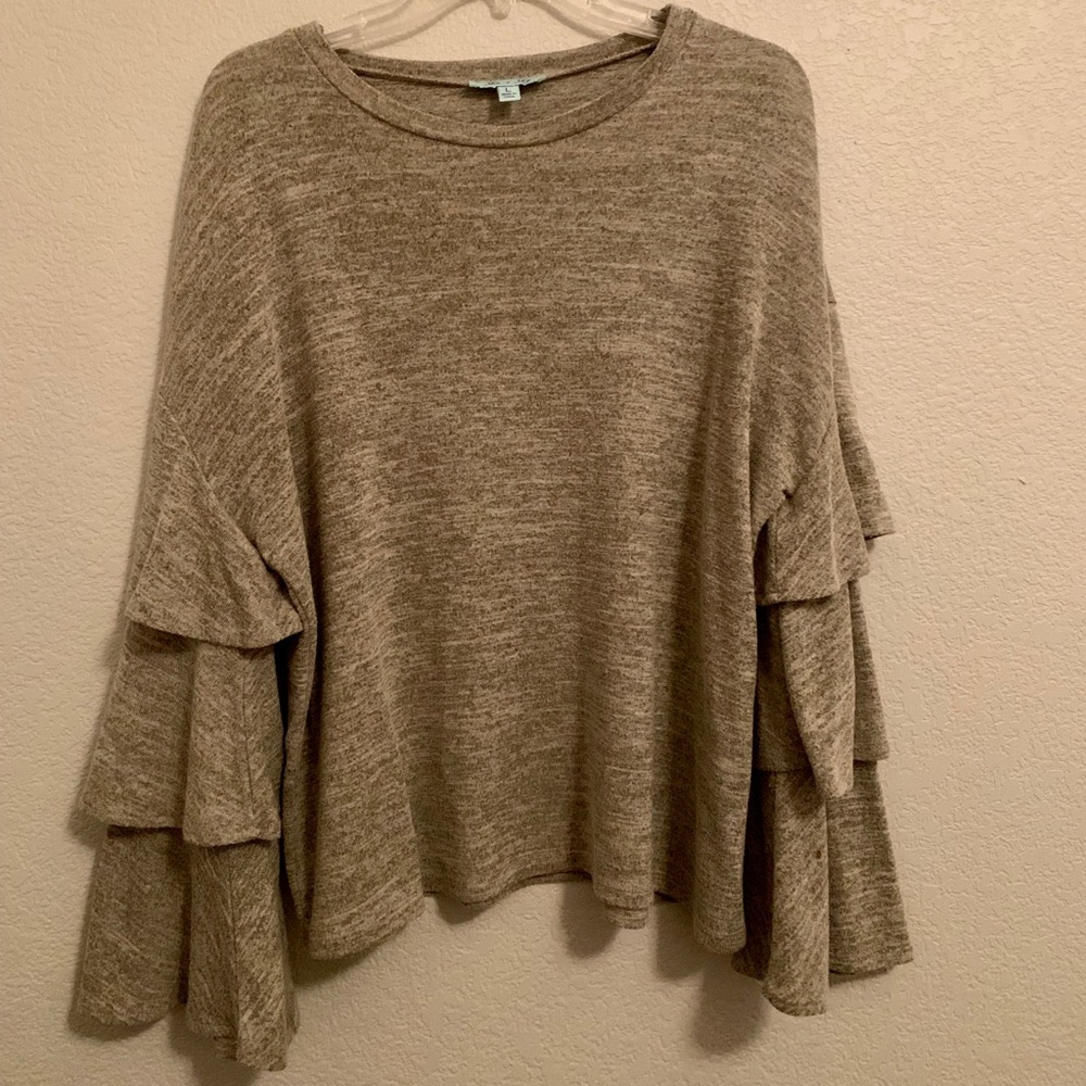 Cropped flowy sweater!